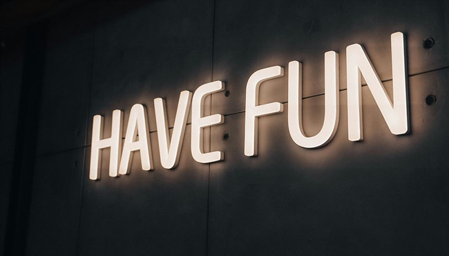 HAVE FUN 영문 글자 사진