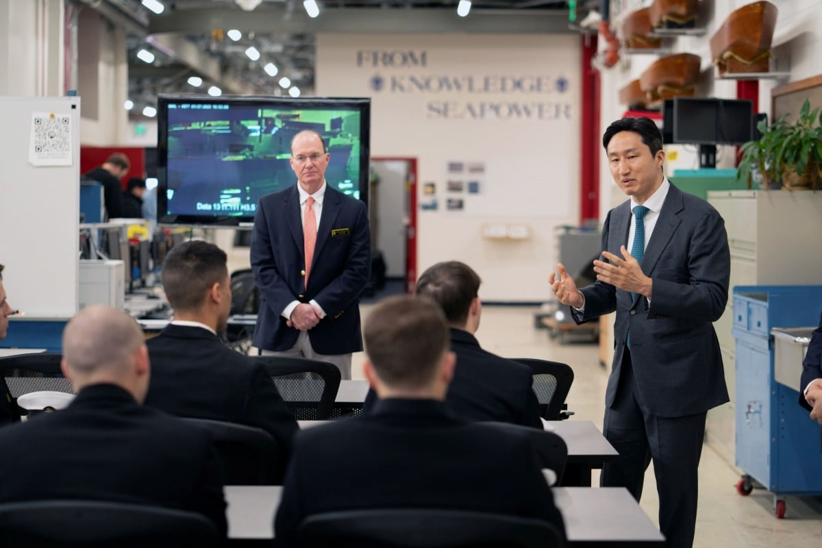 정기선 HD현대 수석부회장이 3월 7일 미국 해군사관학교를 방문해 생도들과 만남을 갖고, 미래 해양 분야의 발전 방향에 대해 의견을 교환했다.