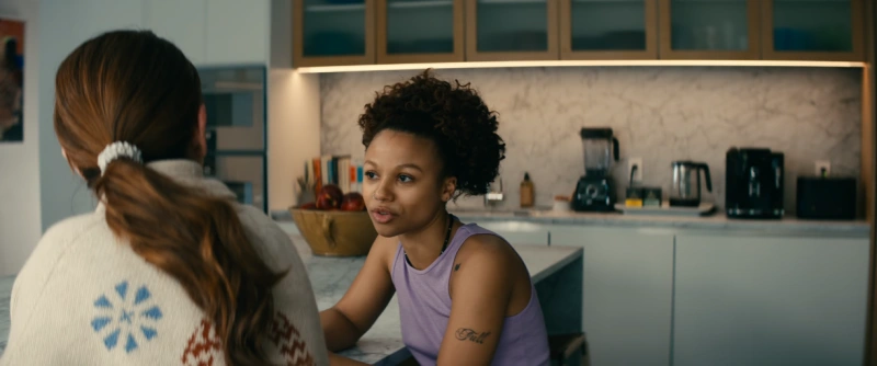 리브 더 월드 비하인드 출연진, 마이할라 헤럴드