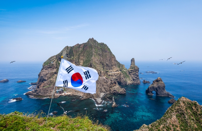 일본에겐 동해와 독도를 주고 국민에게는 핵오염수를...