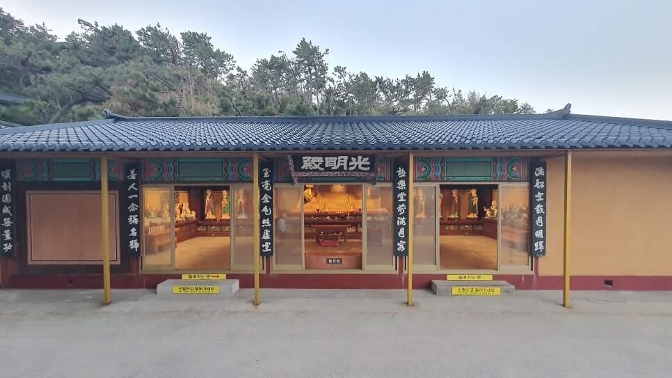 부산 해동용궁사 : 한국에서 가장 아름다운 사찰 바다와 맞닿은 천년 고찰 소원을 이루어주는 염험한 곳