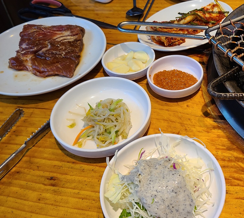 샐러드-숙주-배추김치