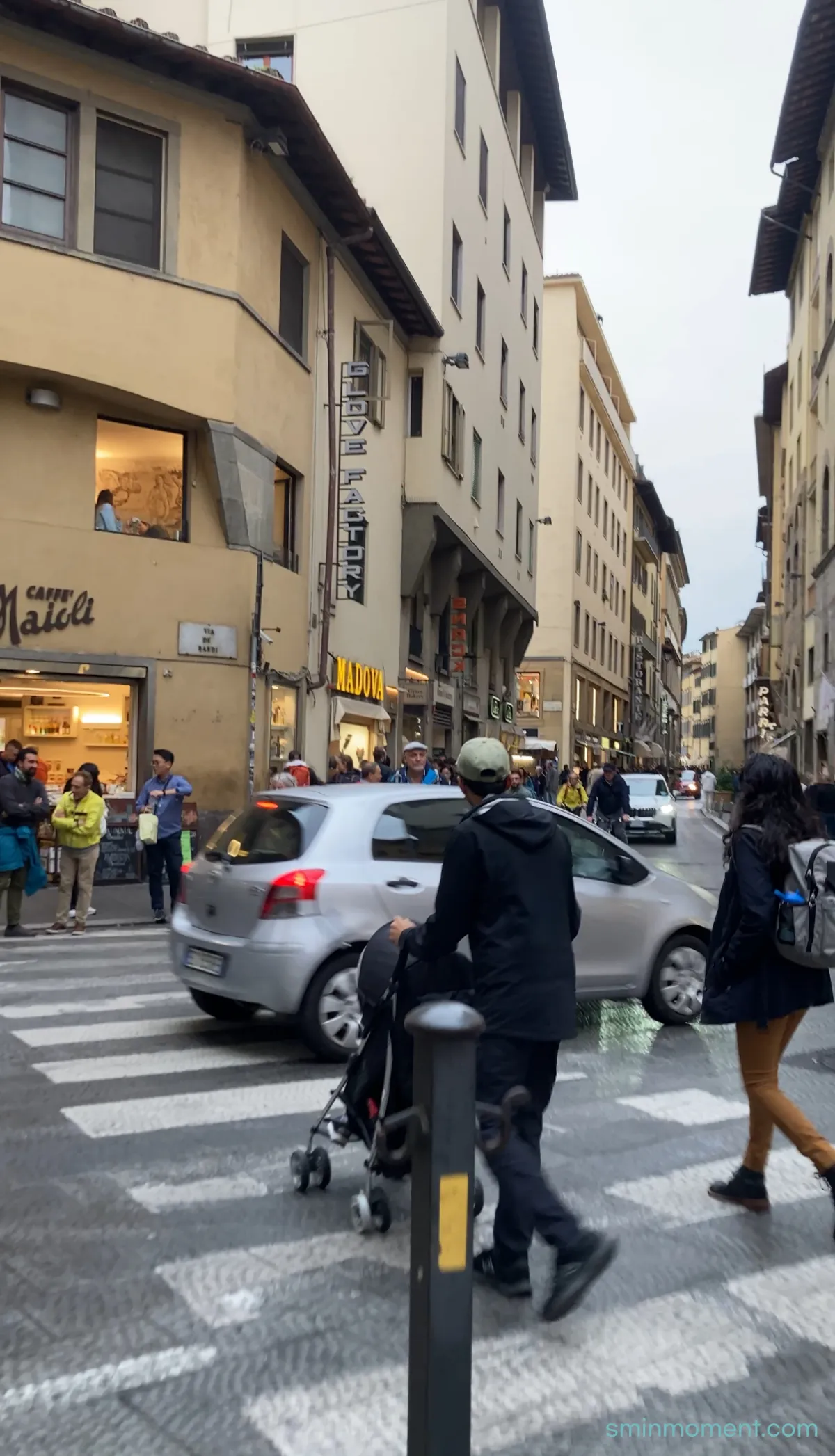 이탈리아-피렌체-마도바-가죽장갑-건널목