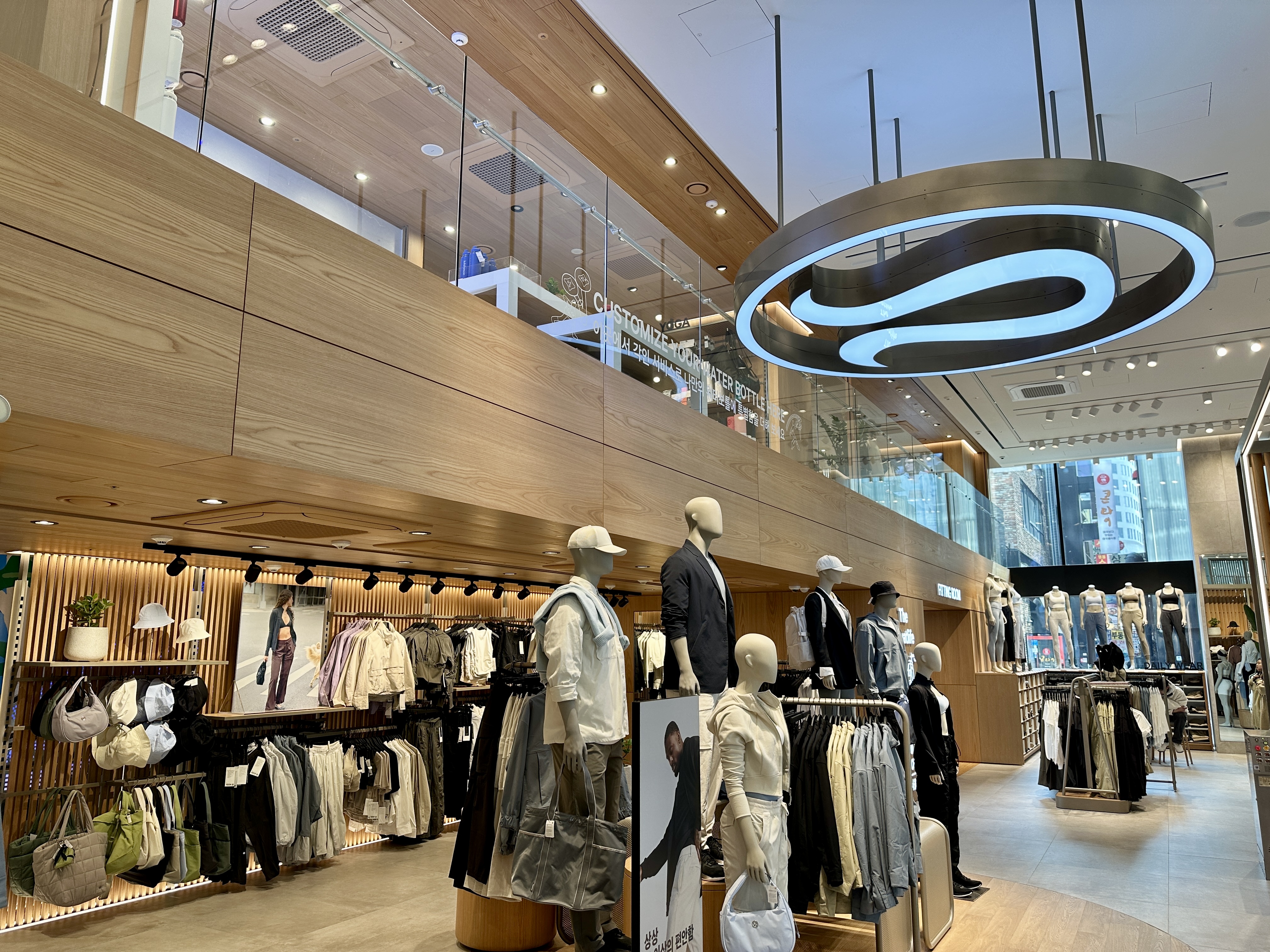 룰루레몬 명동 매장