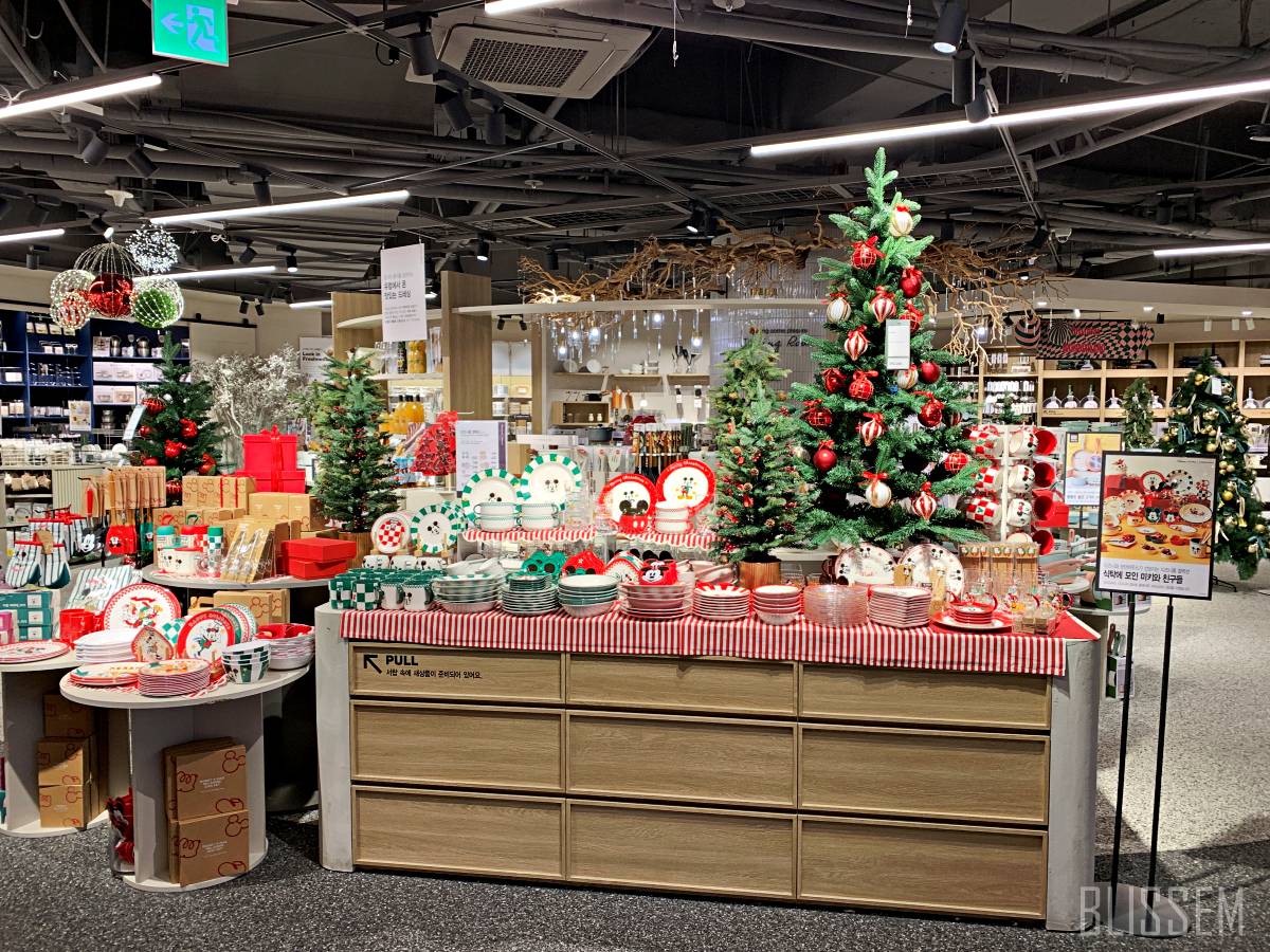 모던하우스-내돈대산-인테리어-소품-쇼핑-아이쇼핑-크리스마스-트리-누빔커튼-커튼