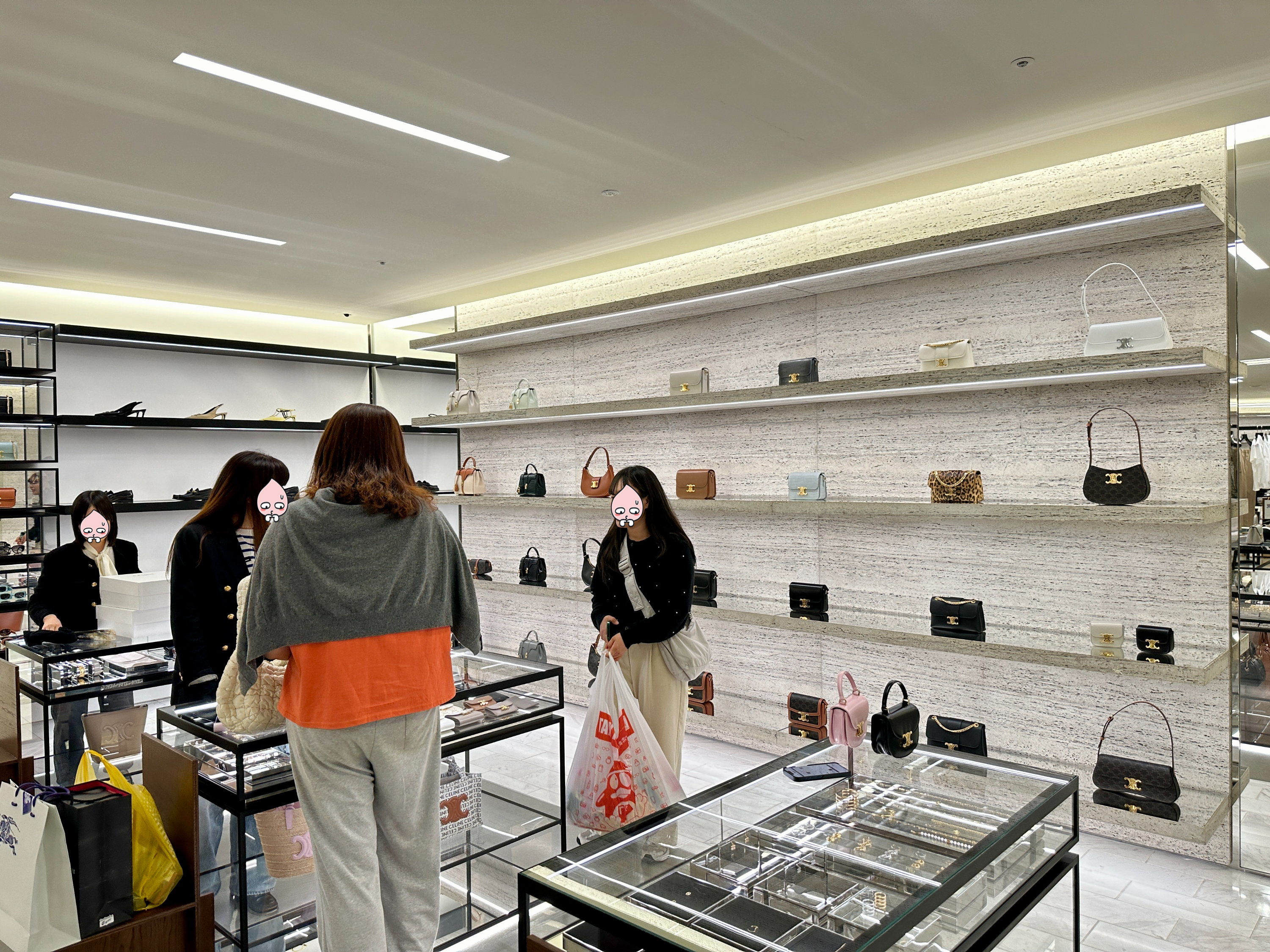 이세탄백화점 3층 셀린느 매장