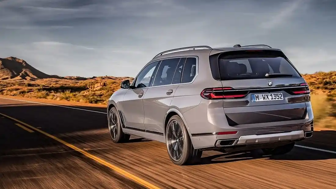 BMW X7 M50i 가격 실구매가 모의견적 제원 옵션 카탈로그 가격표 디자인 실내 트렁크 색상 총정리