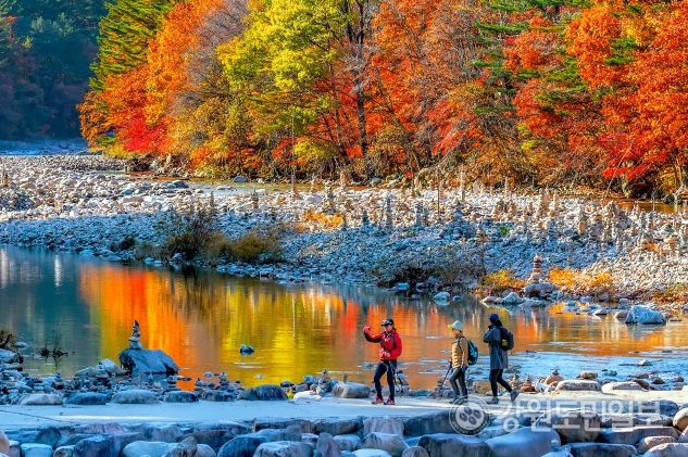 가을절경의-백담사주변-계곡