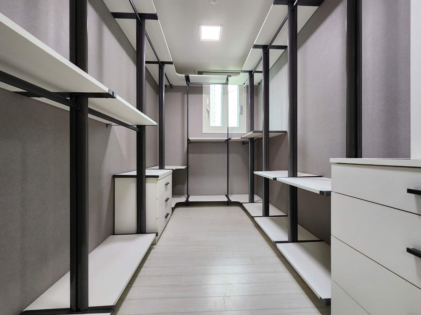 평택고덕 대광로제비앙 a타입 드레스룸