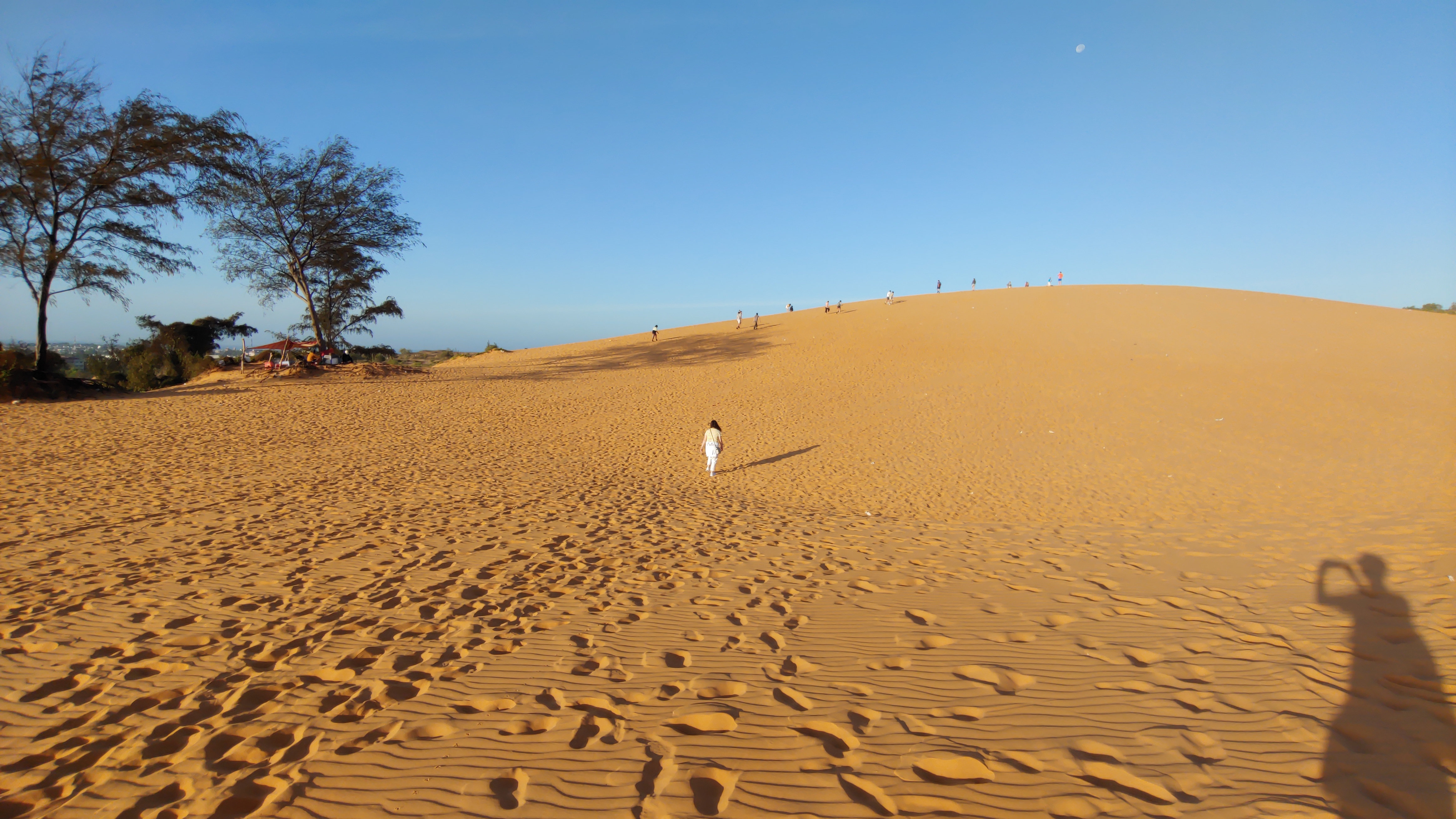 해가 떠오르는 무이네 레드 샌듄