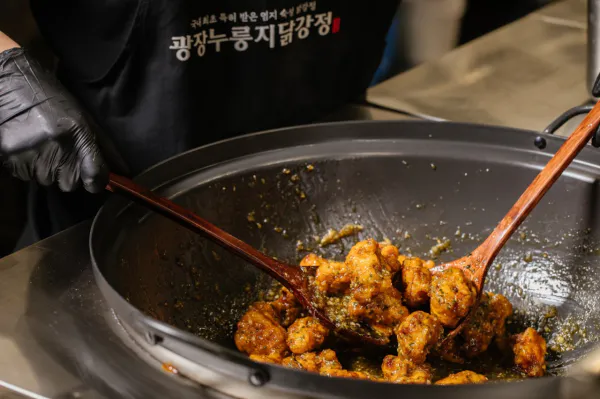 생생정보 대결 맛 대 맛 시장 육회 한 상 VS 누룽지마늘닭강정