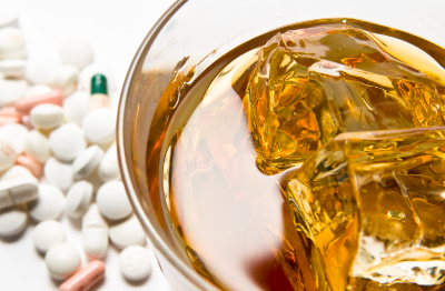 술과 보충제 사진