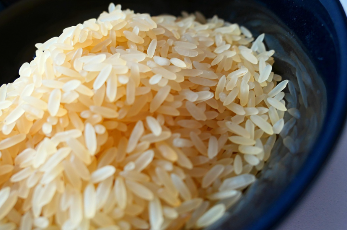 이유식 시작 시기 6개월 기준과 쌀미음 재료 생쌀 이미지