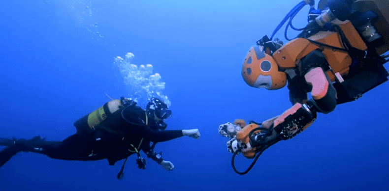 난파선 찾는 휴머노이드 로봇 VIDEO: OceanOneK, Stanford&rsquo;s underwater humanoid robot, swims to new depths