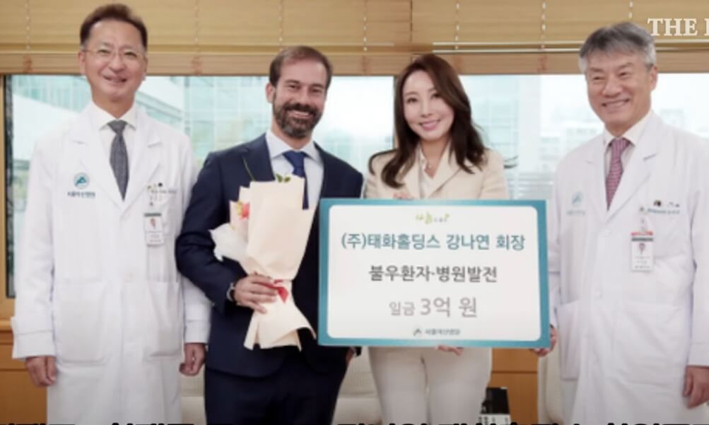 부동산 매매 계약 현장 이미지