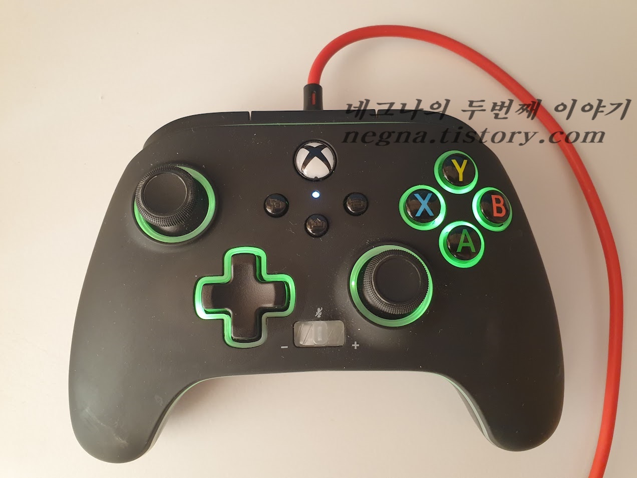 스펙트라 게임패드에 연결한 모습.