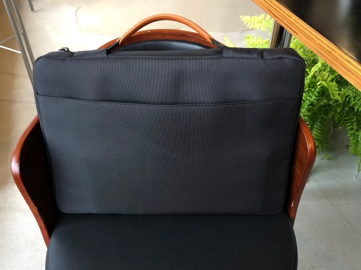 탐탁 노트북 파우치 뒷면