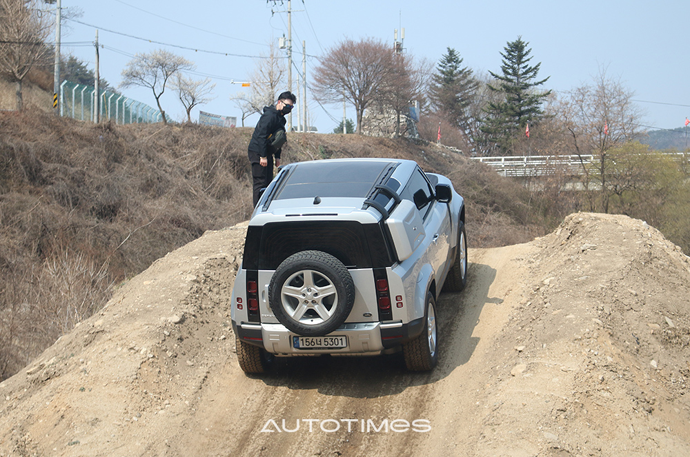 랜드로버 디펜더 130