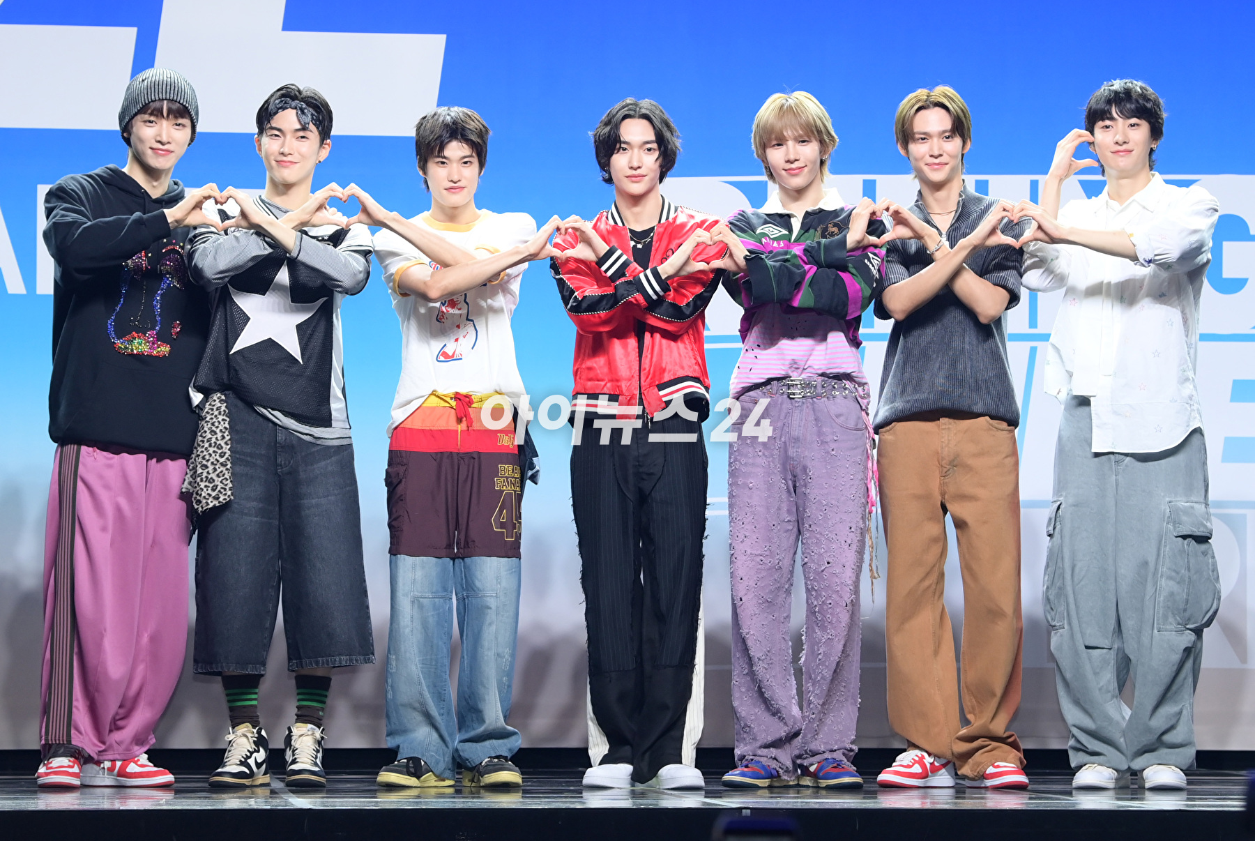 그룹 라이즈(RIIZE)가 4일 오후 서울 용산구 한남동 블루스쿼어에서 열린 라이즈 데뷔 앨범 쇼케이스 'RIIZING DAY: RIIZE Press Premiere'에 참석하고 있다. [사진=정소희 기자]