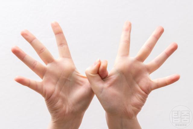 엄지손가락 관절 욱신 통증 자가진단