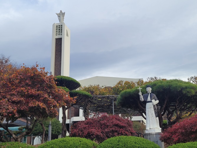 장성성당, 성 김대건 안드레아 사제 상