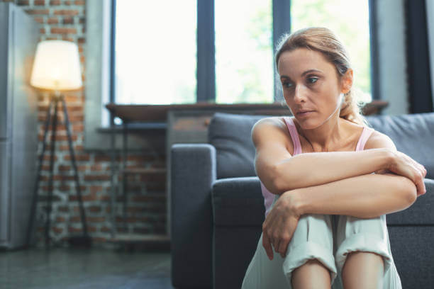 한쪽 눈에만 생기는 다크서클의 의학적 원인과 해결방법