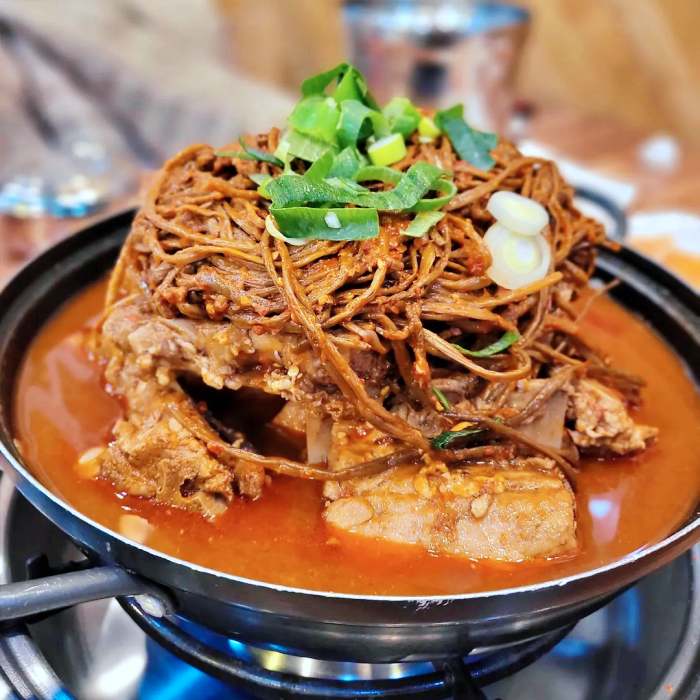 광주 맛집 추천 생방송투데이 감자탕을 덮은 산더미 고구마순 고구마순 감자탕 오늘방송 먹킷리스트