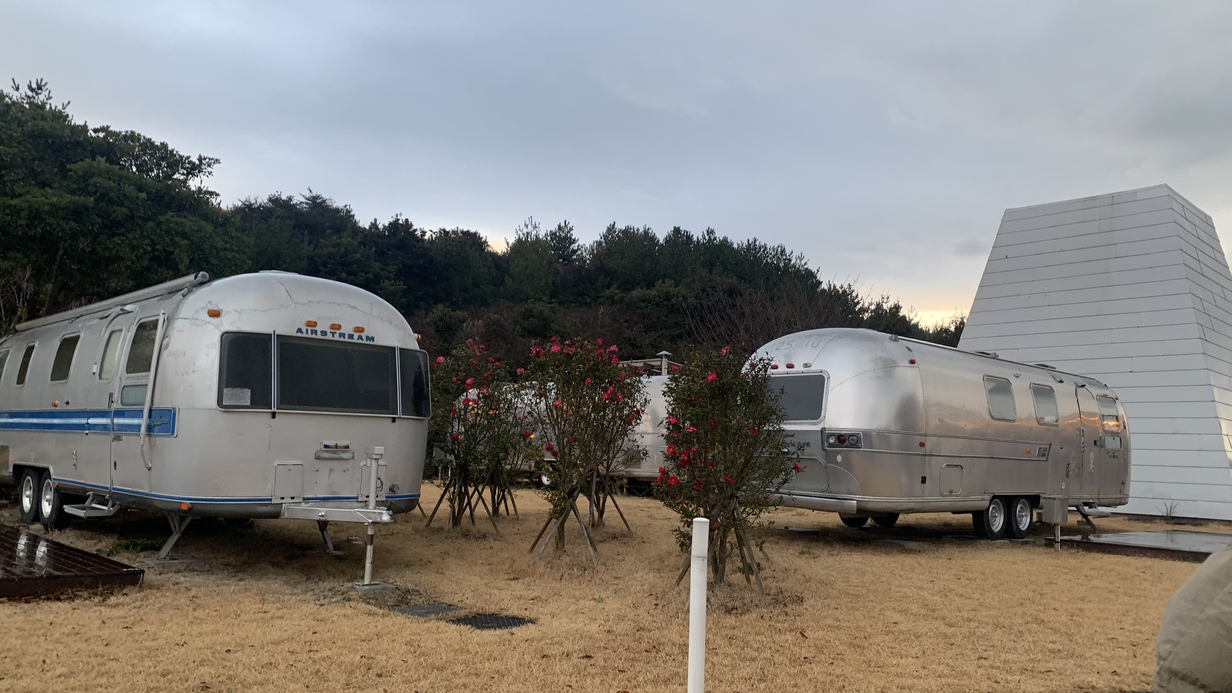 제주도에서 찾은 감성 글램핑 숙소 어라운드폴리 리뷰 - 겨울 에어스트림 숙박 후기