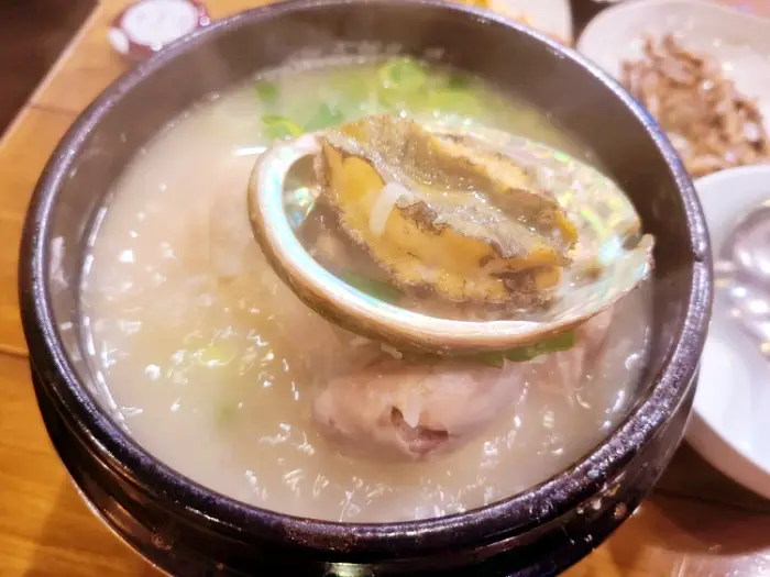 투데이 맛있는 메뉴 맛대맛 원기회복 보양식 황금흑마늘삼계탕 한방옻백숙 맛집 추천 부산 해운대 마린시티 맛집