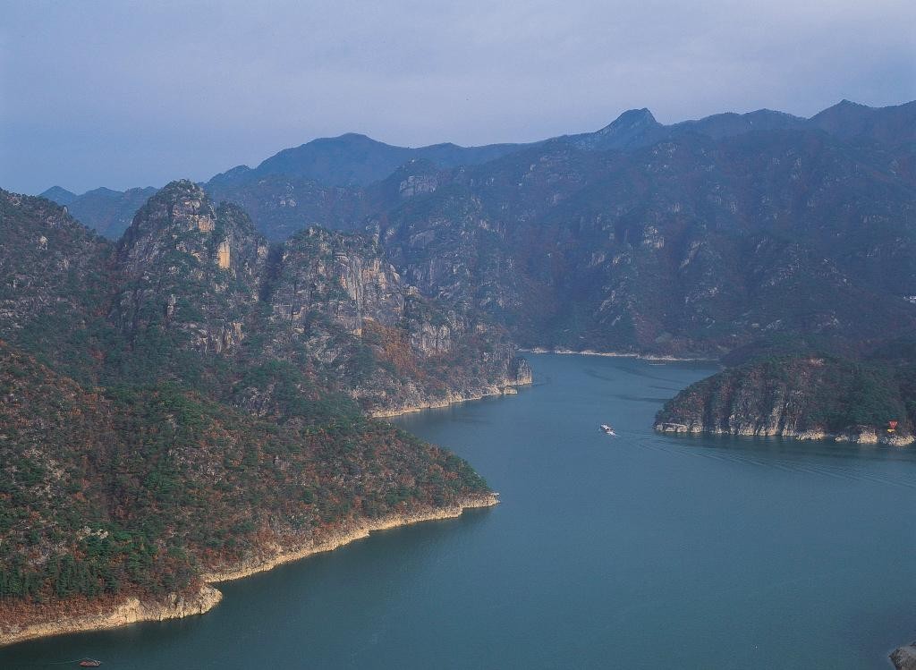 충주호와 월악산