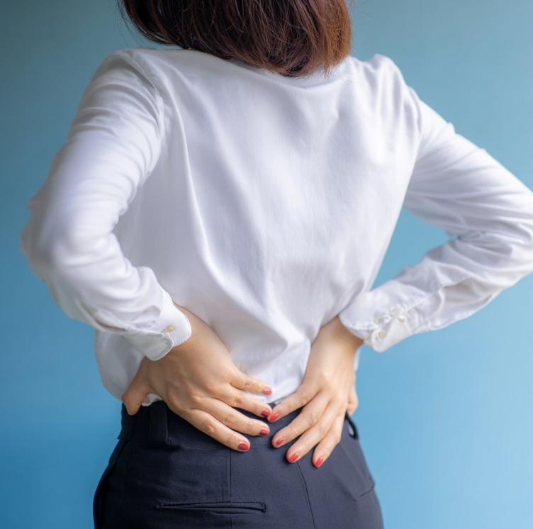 신장이 않조아 허리까지 아픈 여성