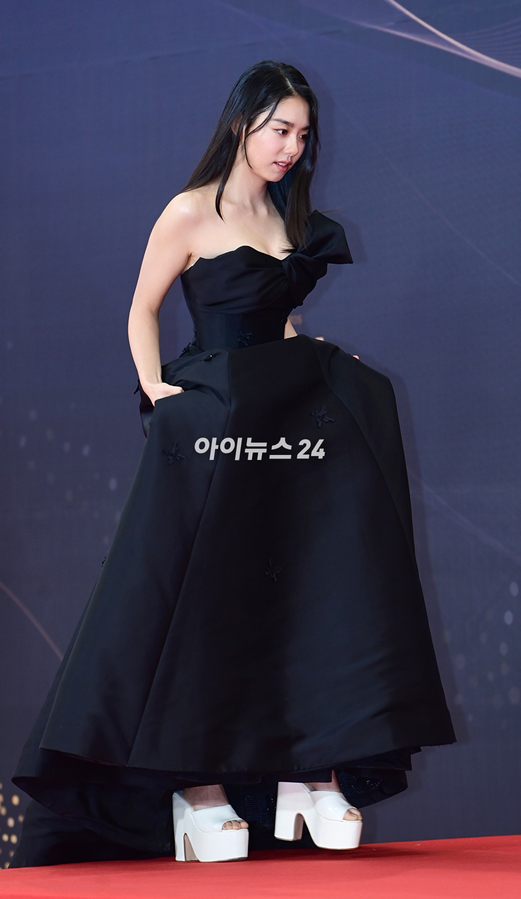 배우 김소혜가 31일 오후 서울 영등포구 여의도 KBS 신관홀에서 진행된 '2023 KBS 연기대상' 시상식에 참석하고 있다.&nbsp; [사진=정소희 기자]