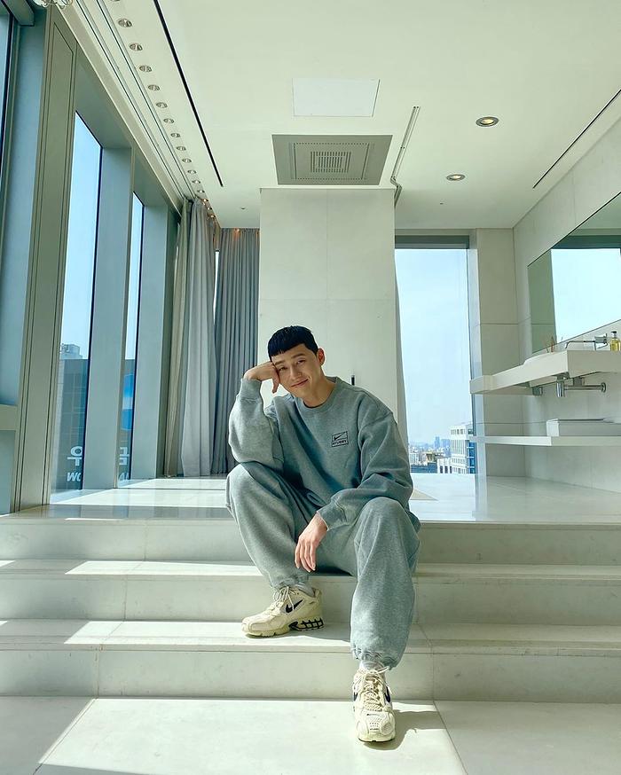 박서준 신발 운동화 나이키X스투시 줌 스피리돈