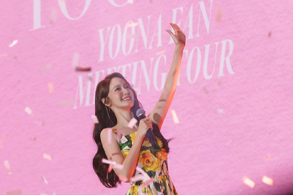 소녀시대 멤버이자 배우 임윤아가 &#39;YOONA FAN MEETING TOUR : YOONITE in HONG KONG&#39;(윤아 팬미팅 투어 : 유나이트 인 홍콩)에서 팬들을 만나고 있다. [사진=SM엔터테인먼트]
