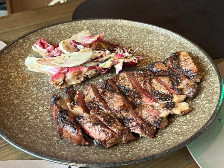 용산 한남동 고기깡패 '군몽'