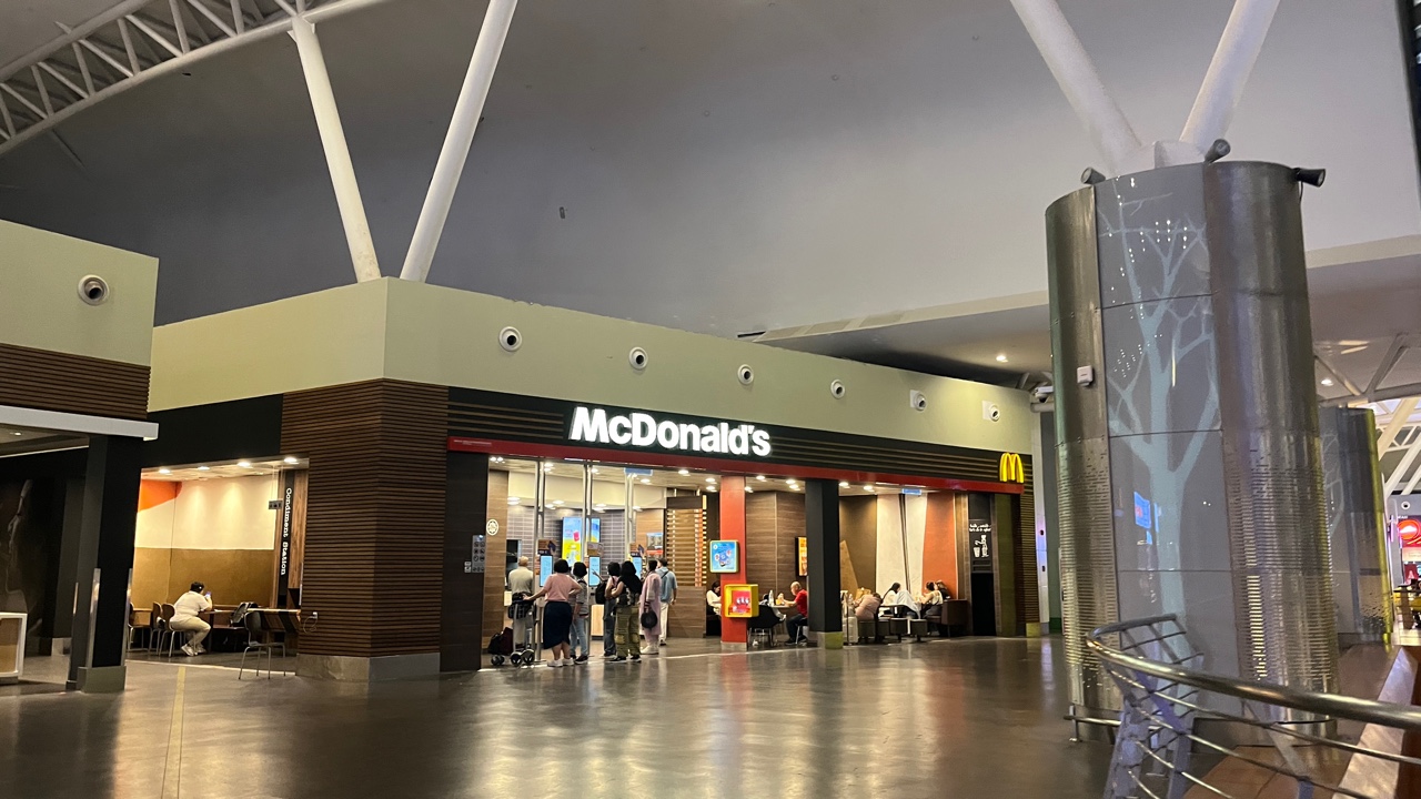 쿠알라룸푸르 2터미널 맥도날드