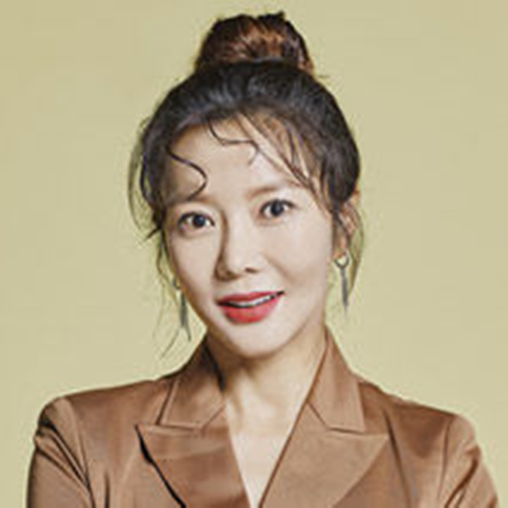 국가대표 와이프 등장인물