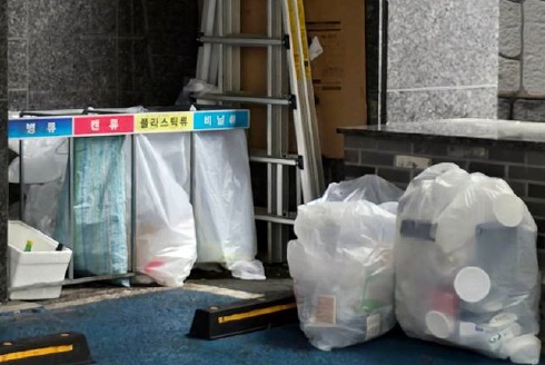 주민센터 등에 설치된 중소형 폐가전 및 폐배터리 전용 수거함