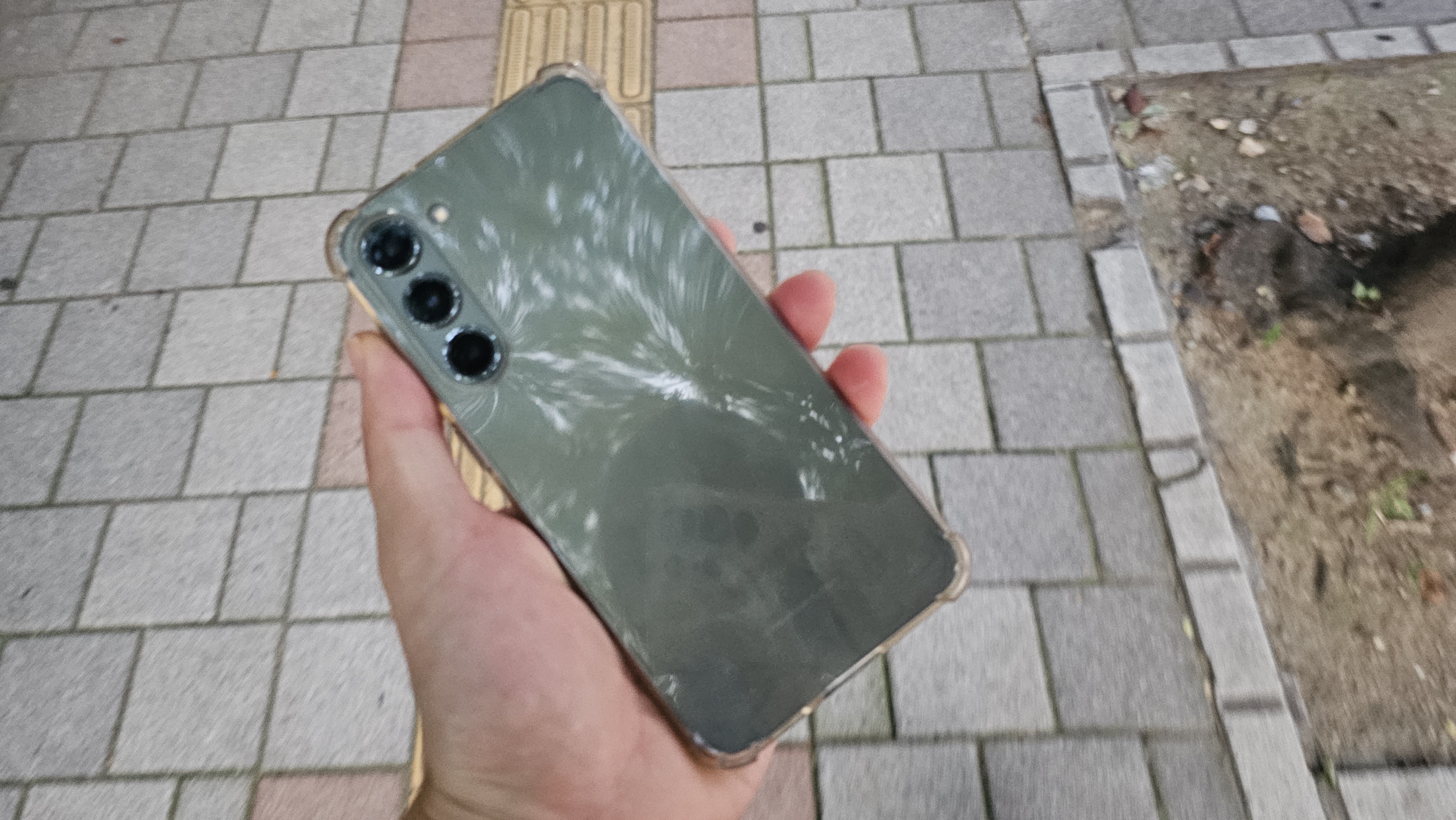 어제 당근에서 구입한 중고 갤럭시S23플러스 모델