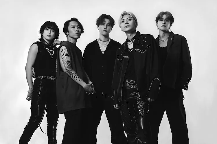 오프닝 테마곡 MADKID의 'Chaser'