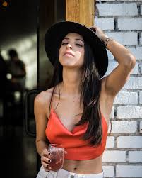 사라 미네스칼(Sarah Menescal)