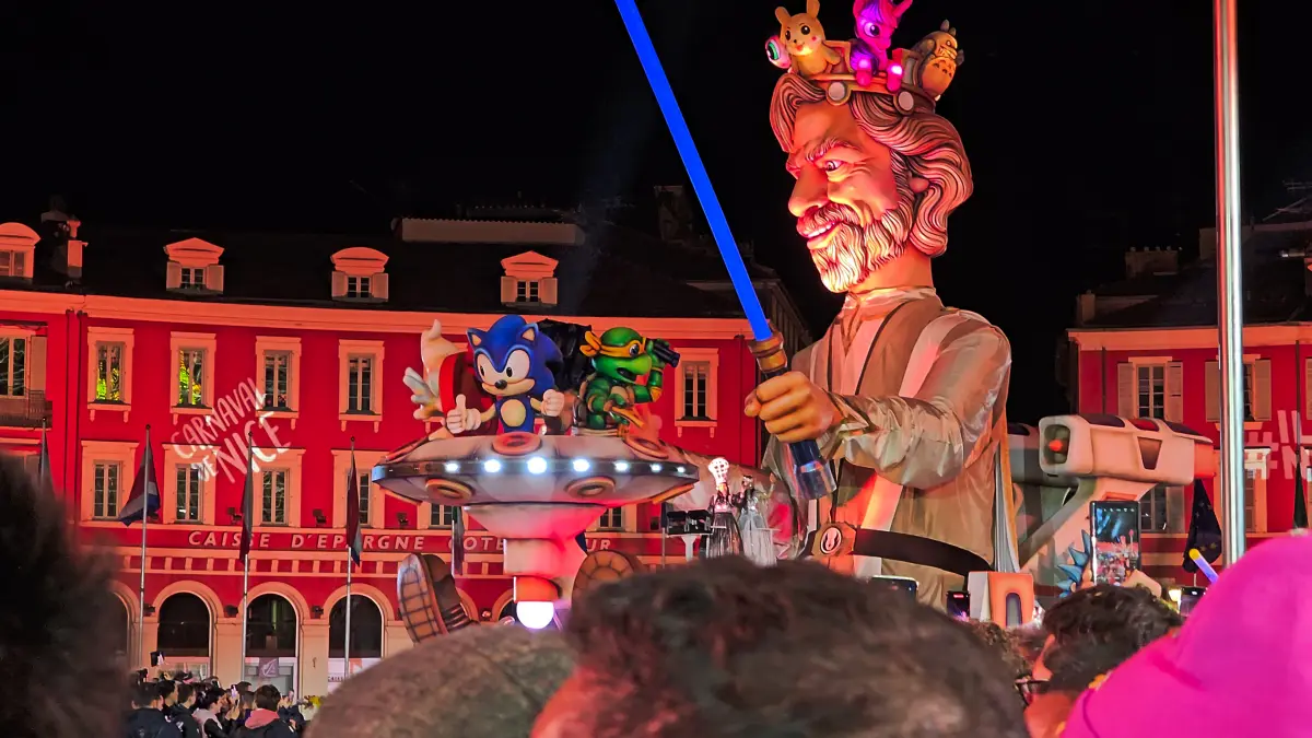 빛의 카니발에서 지나가는 거대 캐릭터