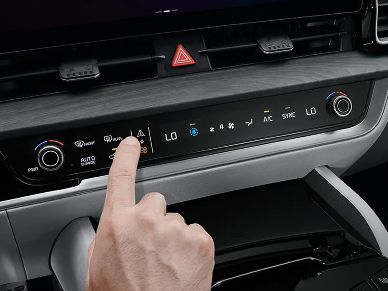2024년식 기아 스포티지 실내 에어컨 버튼 사진