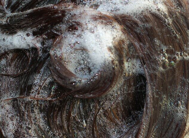 샴푸 중인 머리