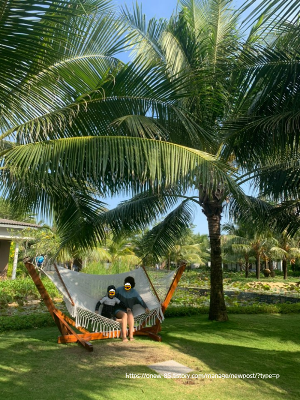 푸꾸옥-노보텔-잔디위-아이와-엄마