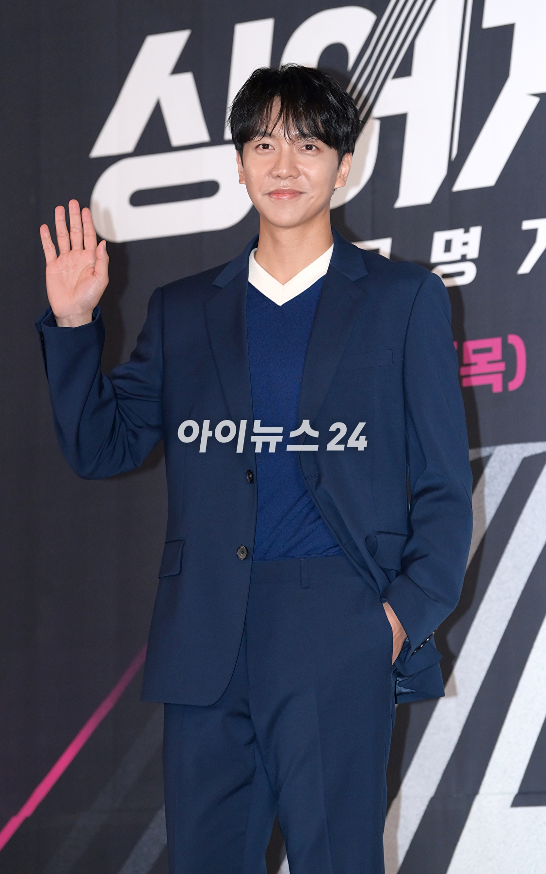 가수 겸 배우 이승기가 26일 오전 서울 마포구 중소기업DMC타워에서 열린 JTBC &#39;싱어게인3-무명가수전&#39; 제작발표회에 참석하고 있다. [사진=정소희 기자]