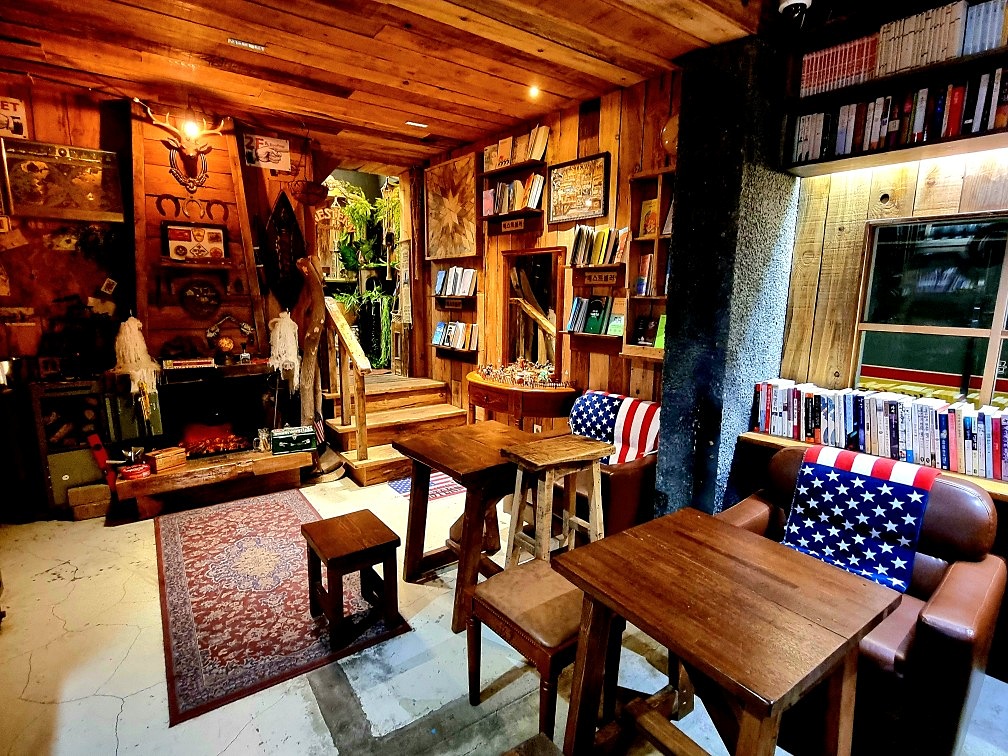 서울 북카페 맨홀커피 웨스턴 책방 – 영등포에서 즐기는 미국 서부 크리스마스 감성