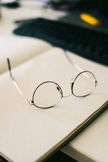 뇌파로 작동하는 스마트 안경과 패션 액세서리