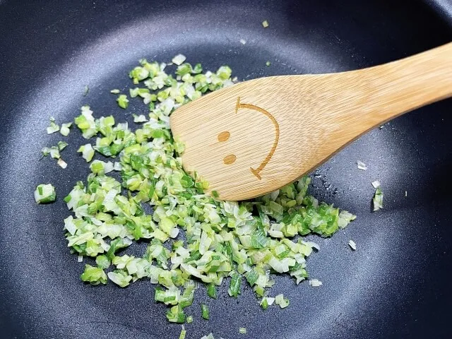 대파 기름에 먼저 볶기