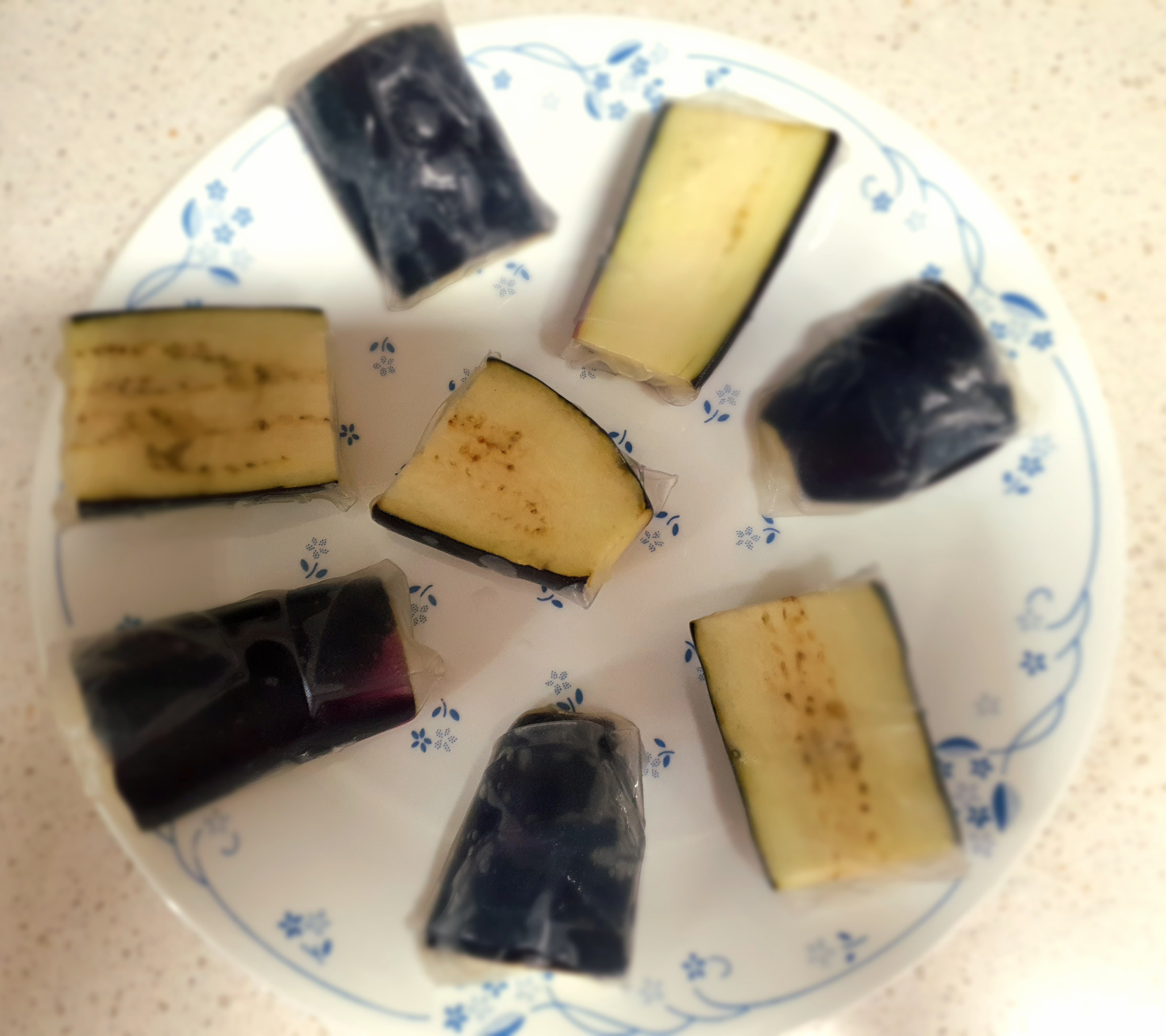 라이스페이퍼로-쫀쫀하게-가지를-말아요.